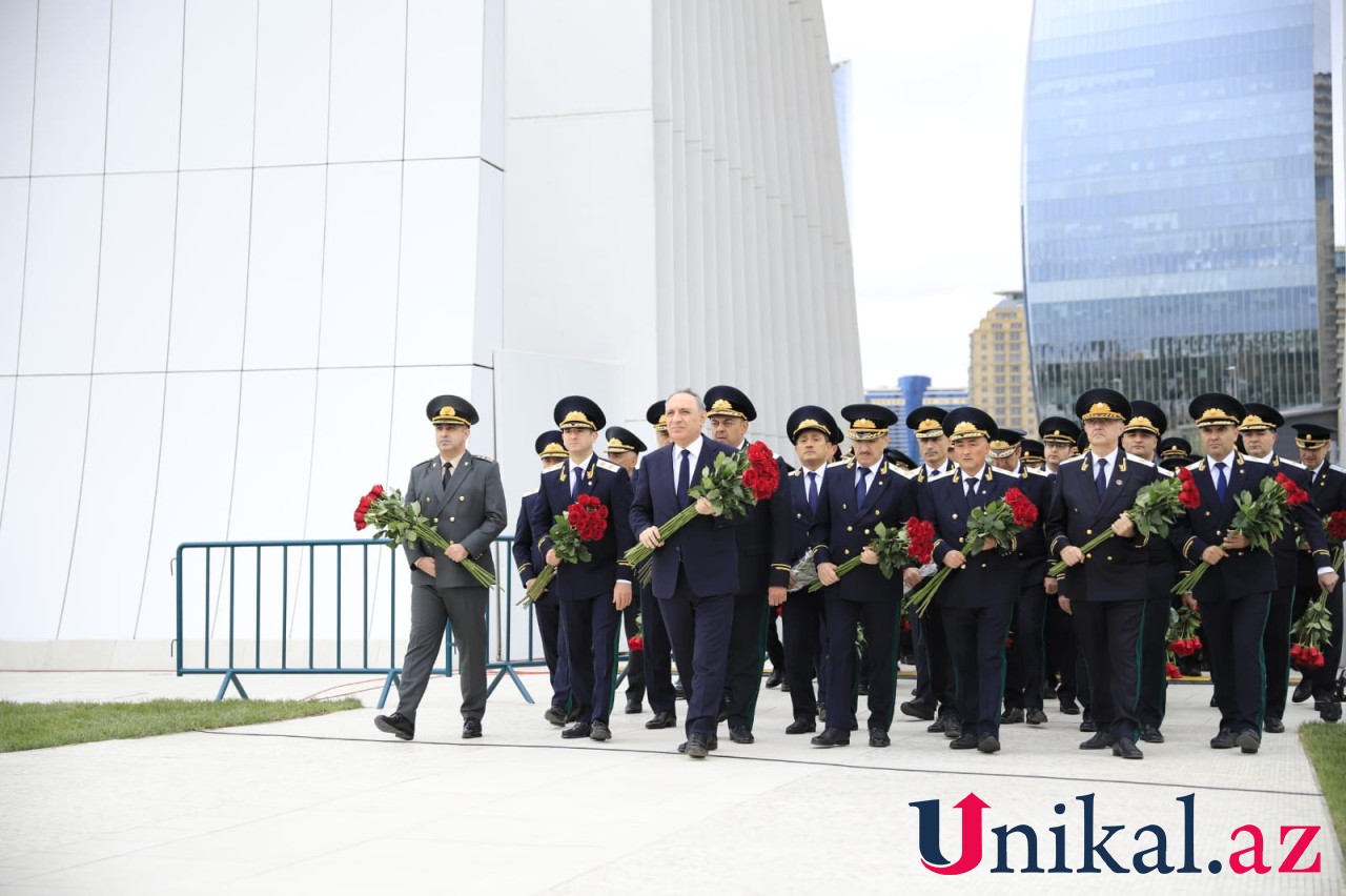 Baş Prokurorluğun rəhbərliyi Zəfər Parkında olub - FOTO